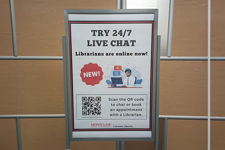 24/7 chat sign