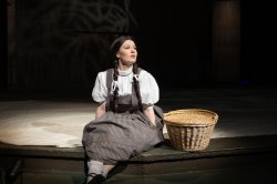 Caroline Lynch Desmarais as Dorothy in The Wizard of Oz at Timber Lake Playhouse - Jenna Darcy Photography