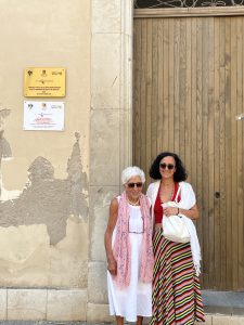 Carmela Zangara and Teresa Fiore in front of the documentation center