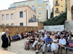 Audience at Dasvidania presentation