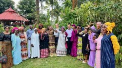 Arnaud Kurze with group of local women in Guinea